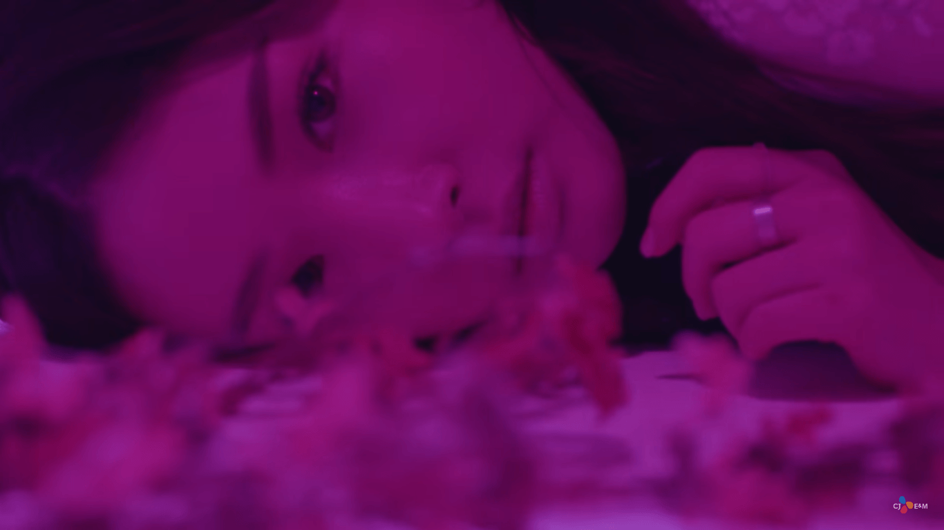 Chung Ha: music video review the Kpop