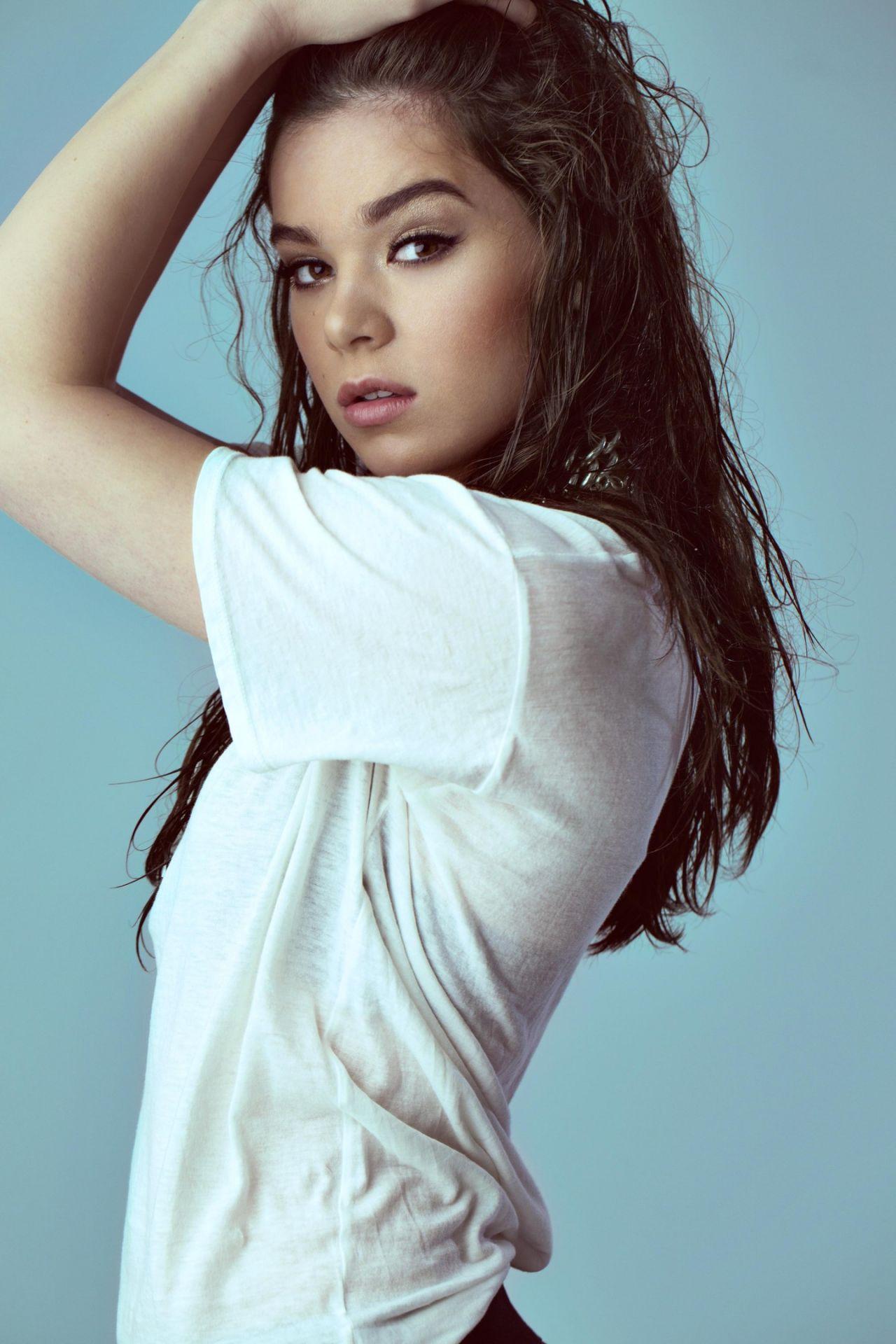 Hot Picture Of Hailee Steinfeld Movie's Lead