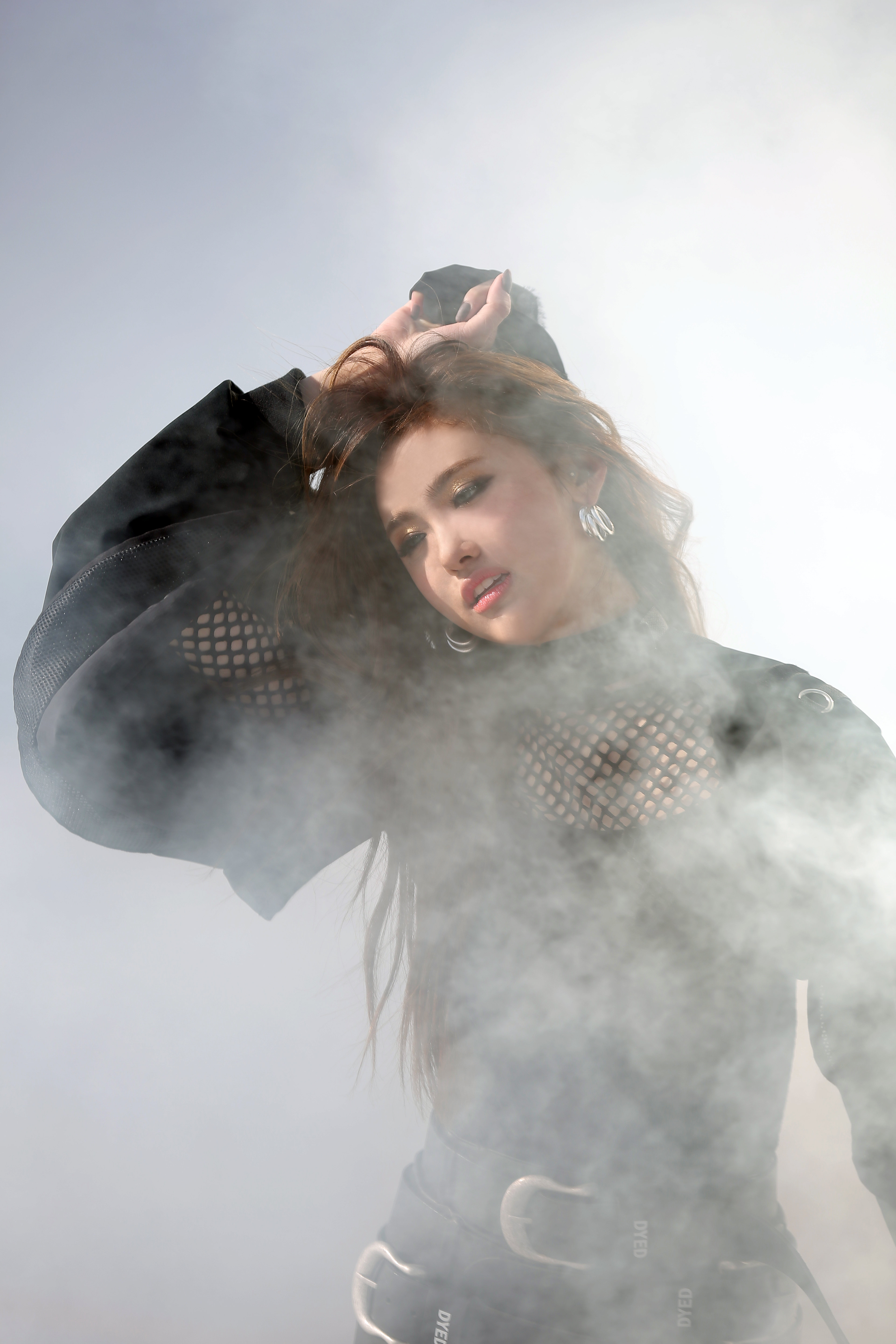 Everglow In Film Backstage Photo (HD HR)-Pop