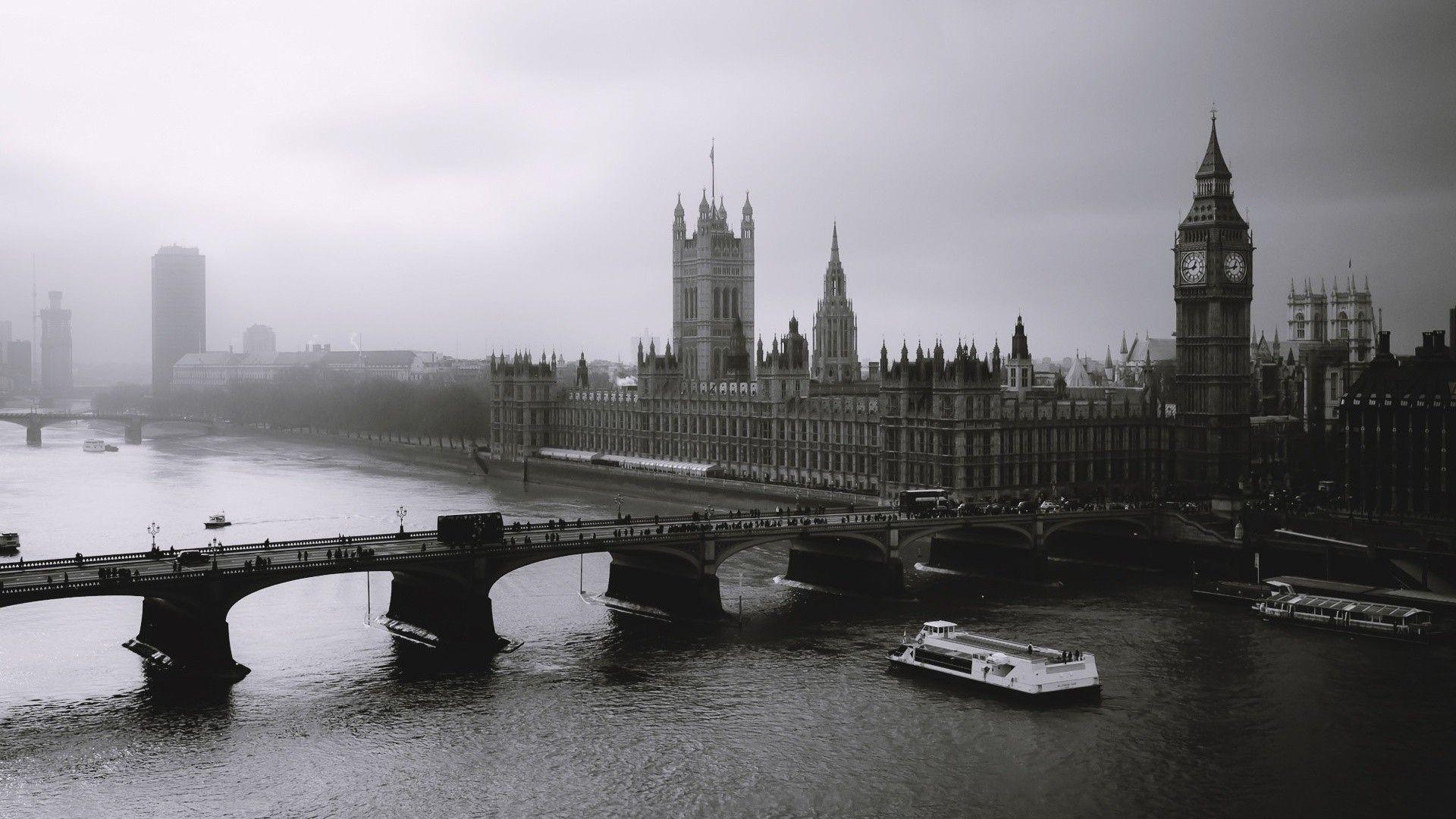 London Bridge Black and White. Most haunted places, London