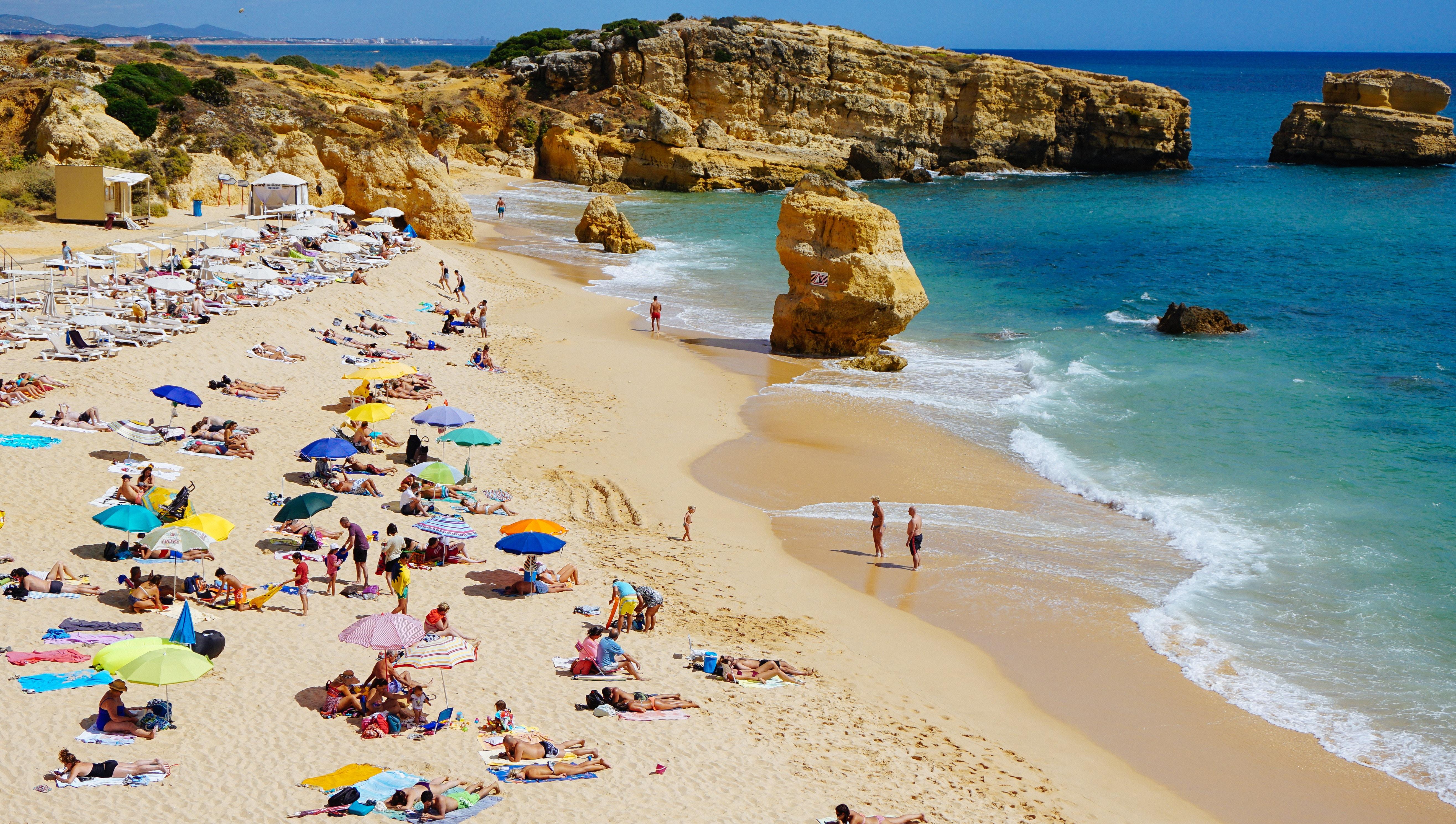 5263x2978 #Free image, #beach, #water, #tourist, #recreation, #family, #summer, #sea, #ocean, #vacation, #sun umbrella, #cliff, #fun, #sun, #portugal, #holidaymakers, #parasol, #holiday, #sand, #relax, #rock HD Wallpaper