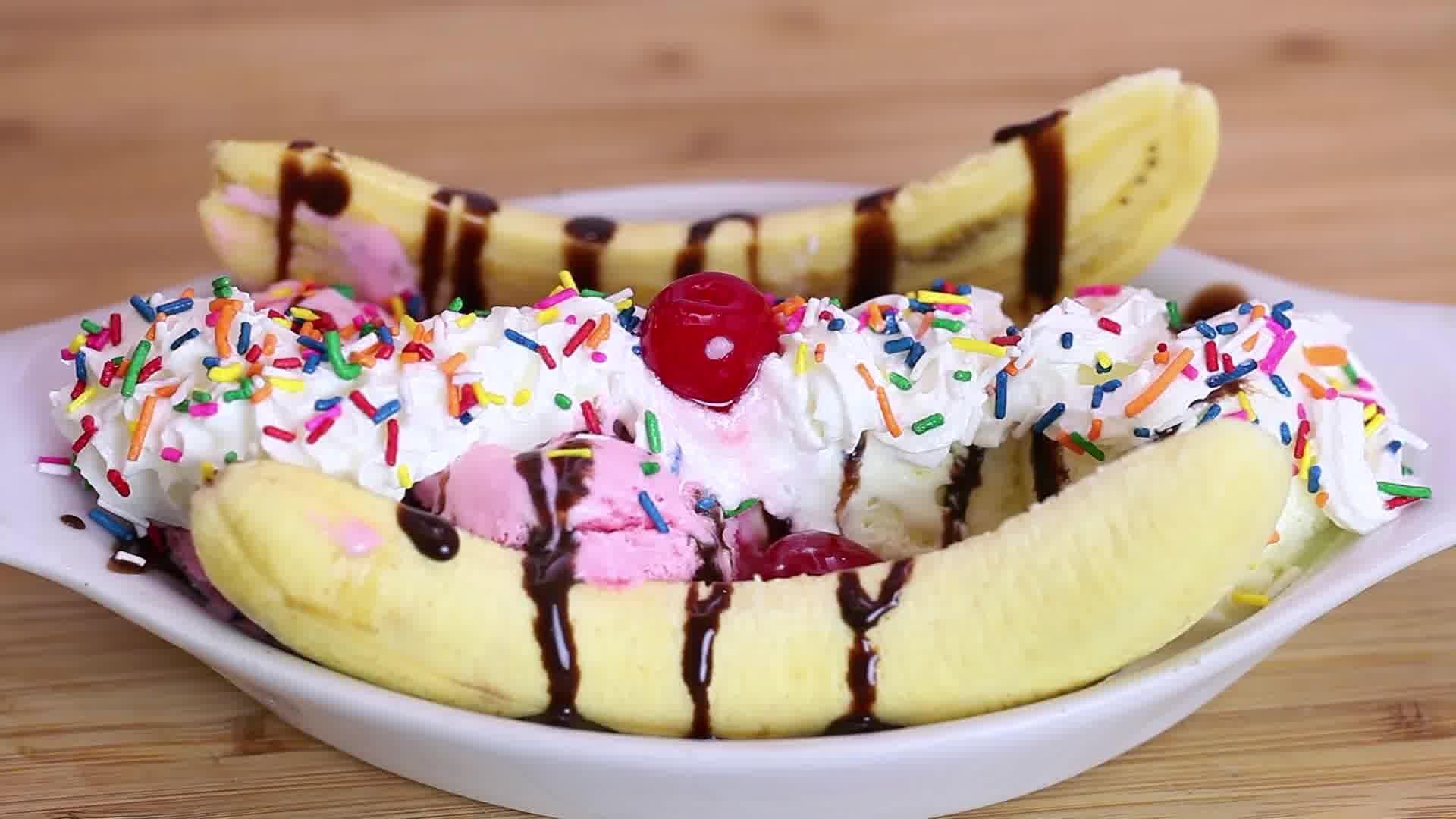 Banana Split Wallpaper