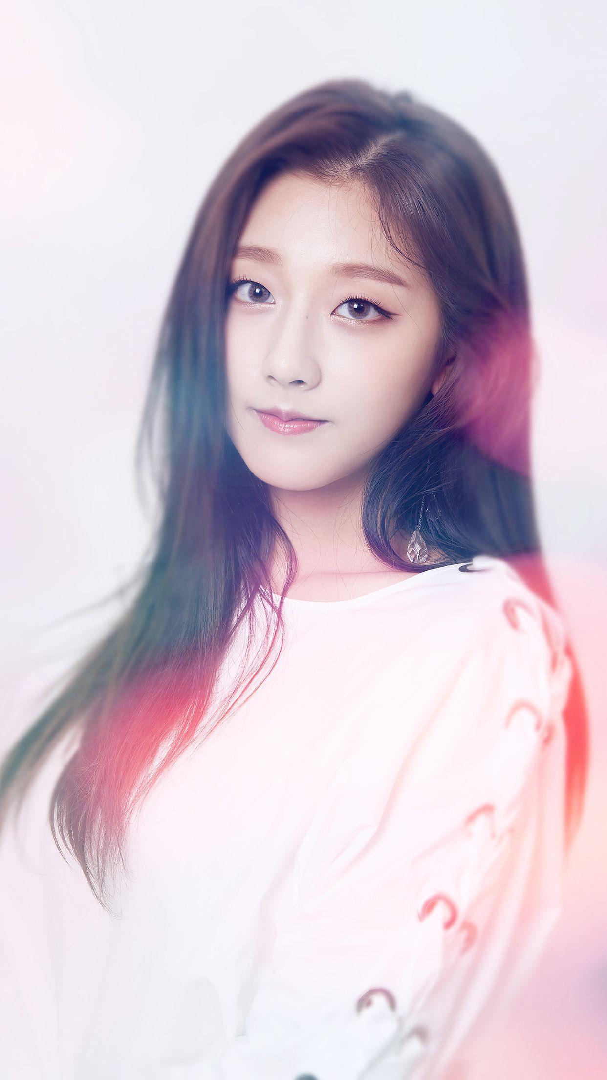 iPhone Wallpaper / Lovelyz 러블리즈 JeongYein 정예인 Yein