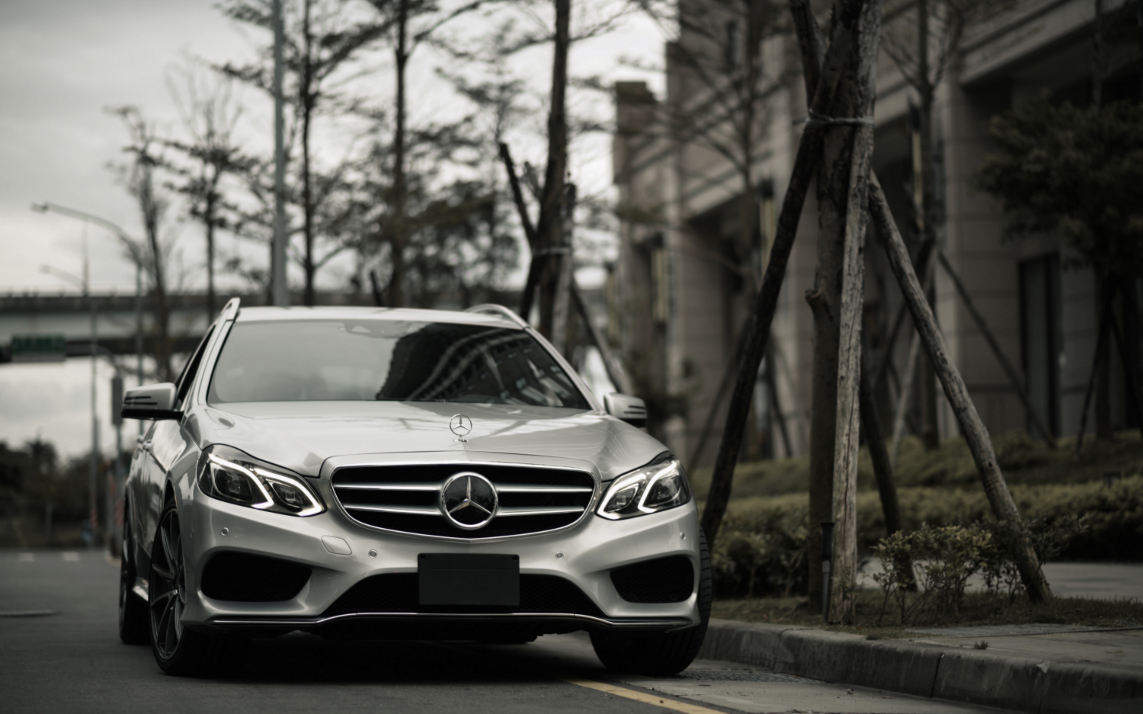 Download Wallpaper 3840x2400 Mercedes Benz E300, Mercedes