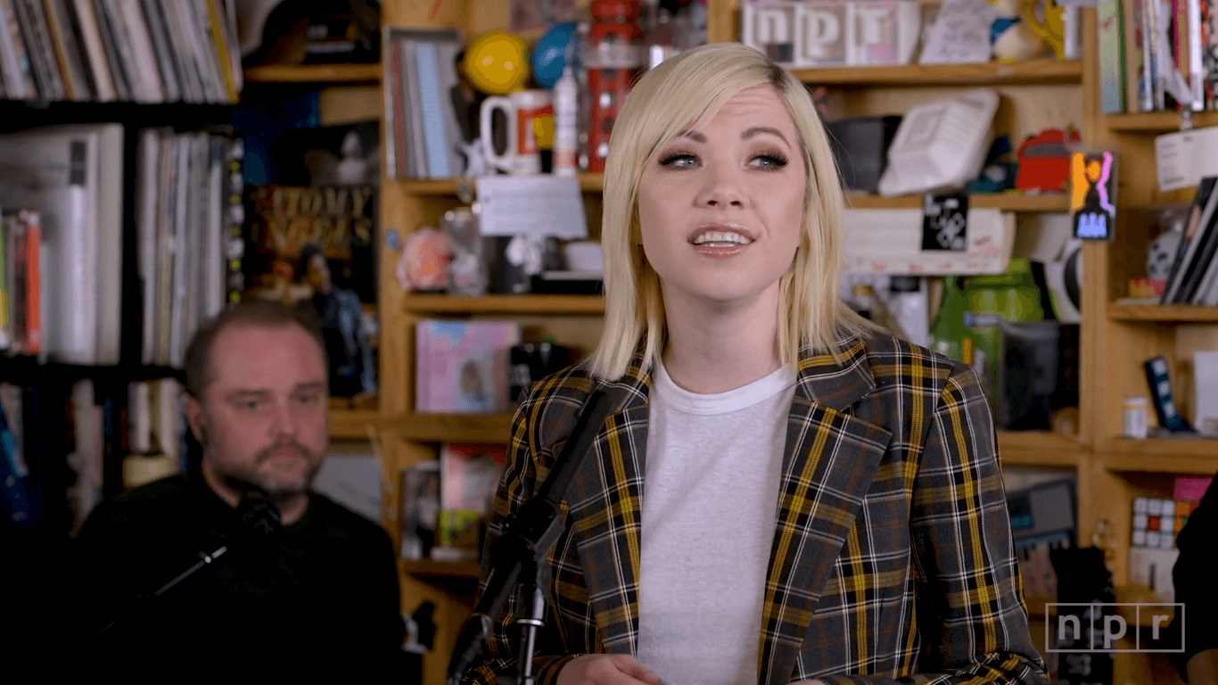 Carly Rae Jepsen Belts Out 'Dedicated' Tracks During
