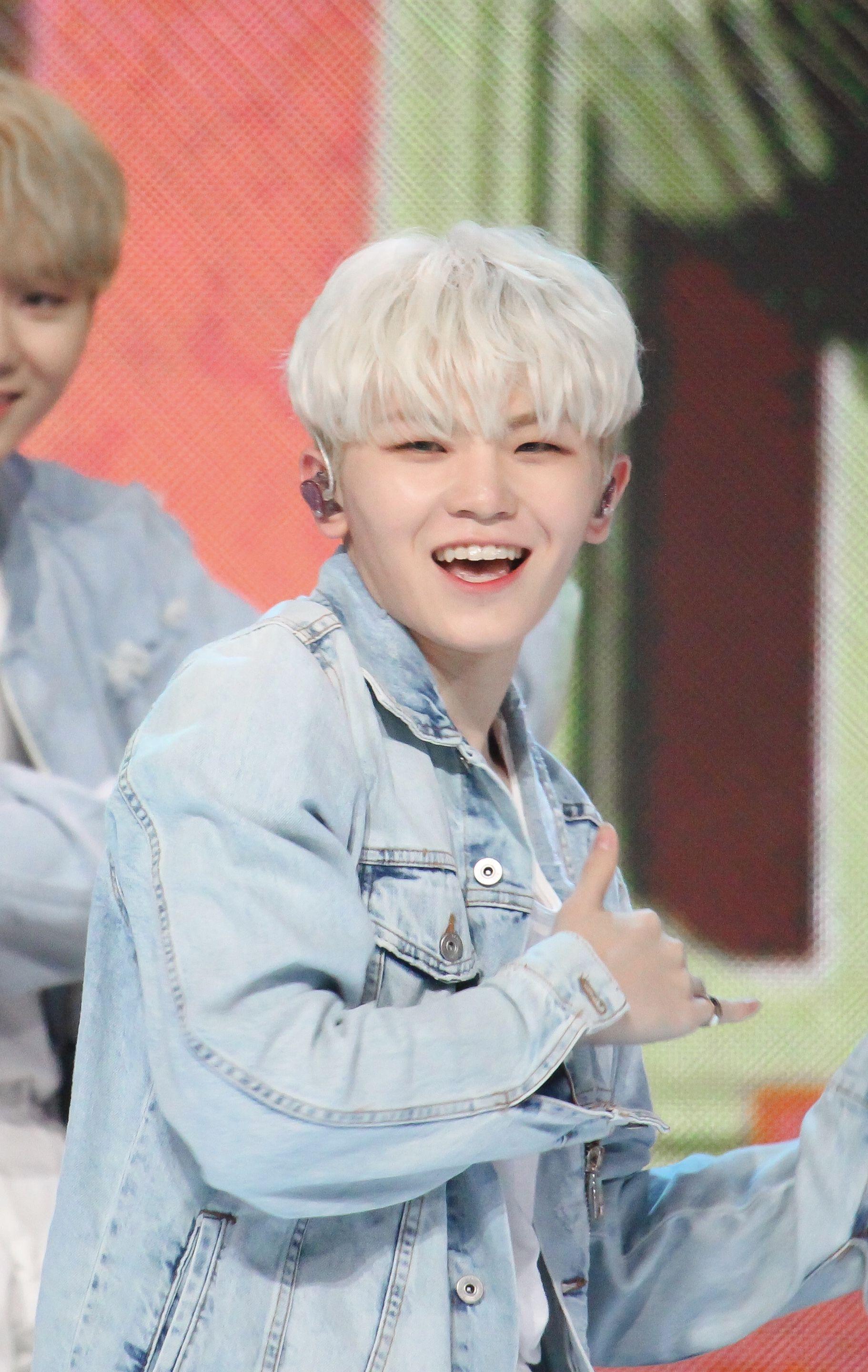 Woozi. Lee Jihoon. SEVENTEEN. Seventeen woozi