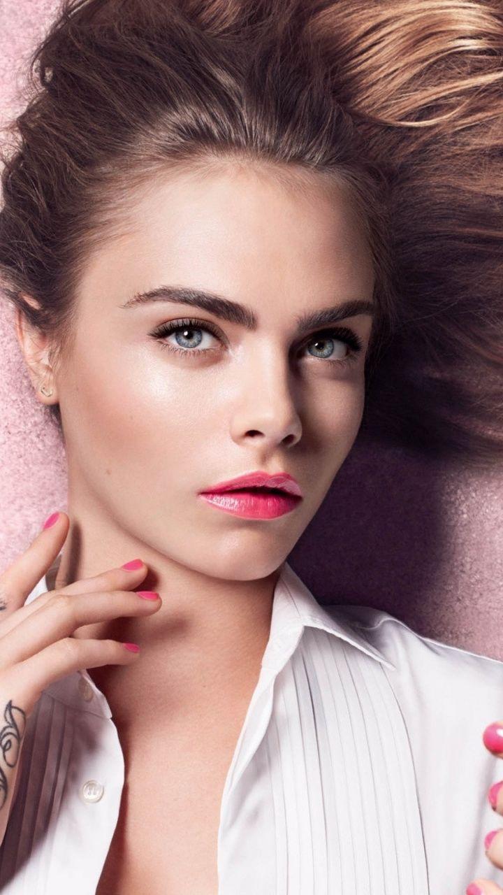 Cara Delevingne, photohoot, mobile phone, celebrity