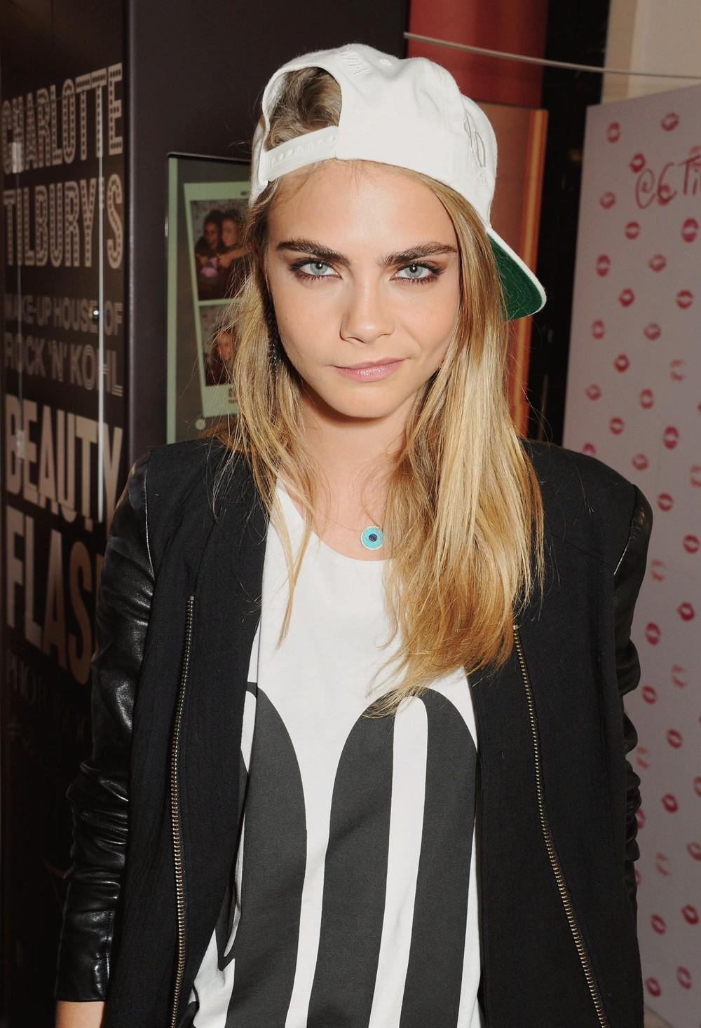 Cara Delevingne Phone Wallpapers - Wallpaper Cave