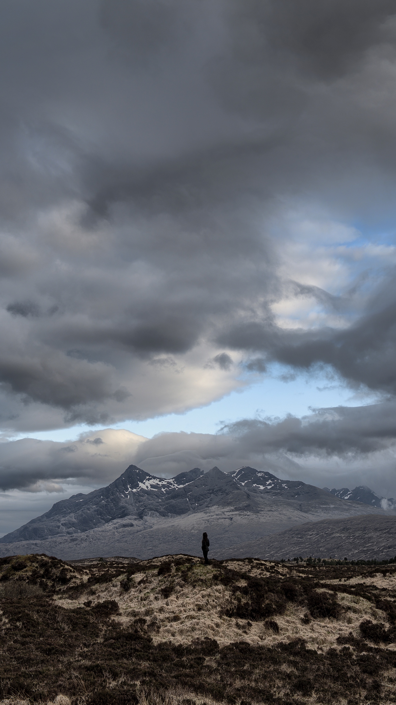 Download wallpaper 1350x2400 mountains, solitude, alone