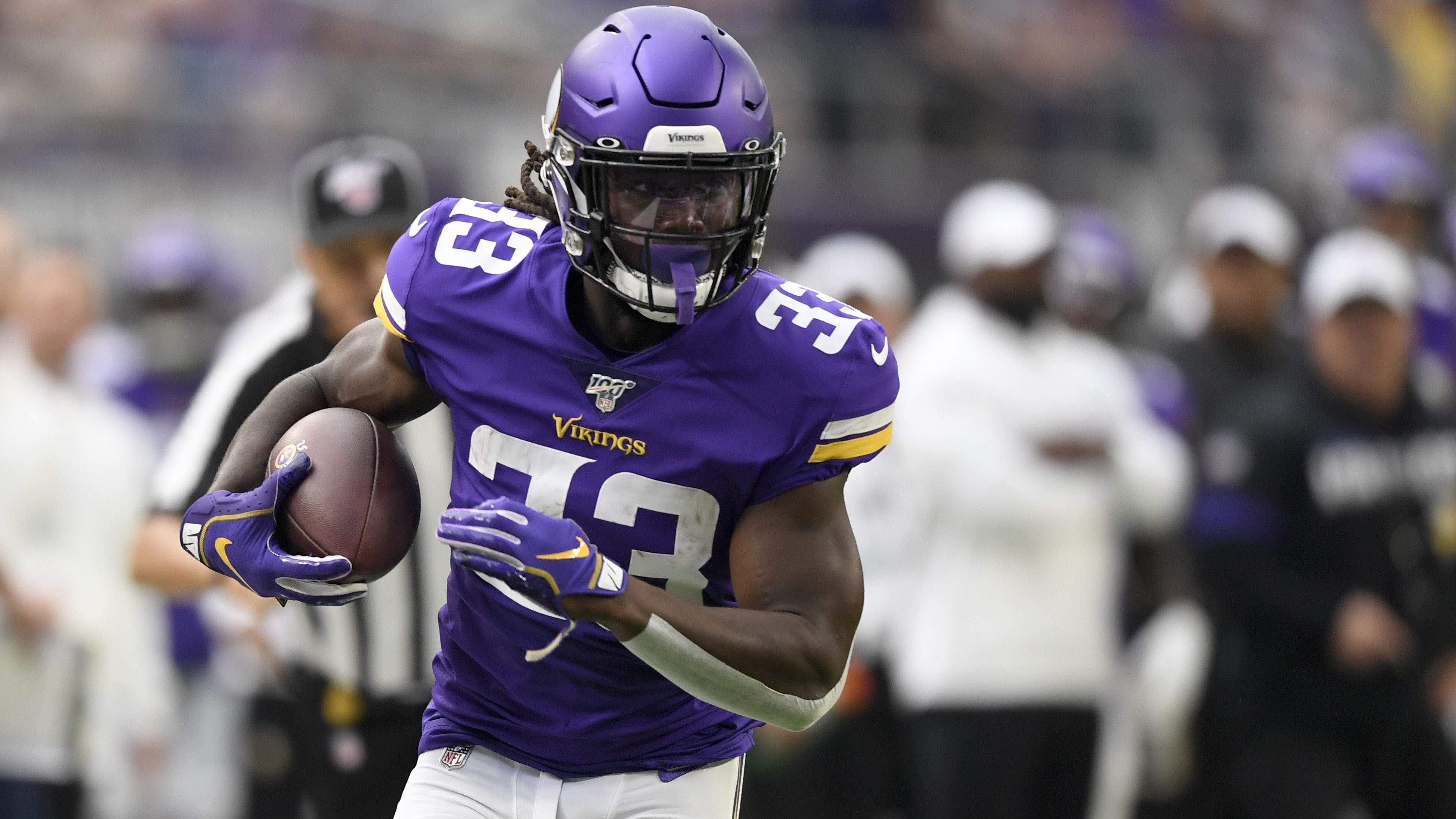 Cowboys' DeMarcus Lawrence Vows to Stop Vikings RB Dalvin