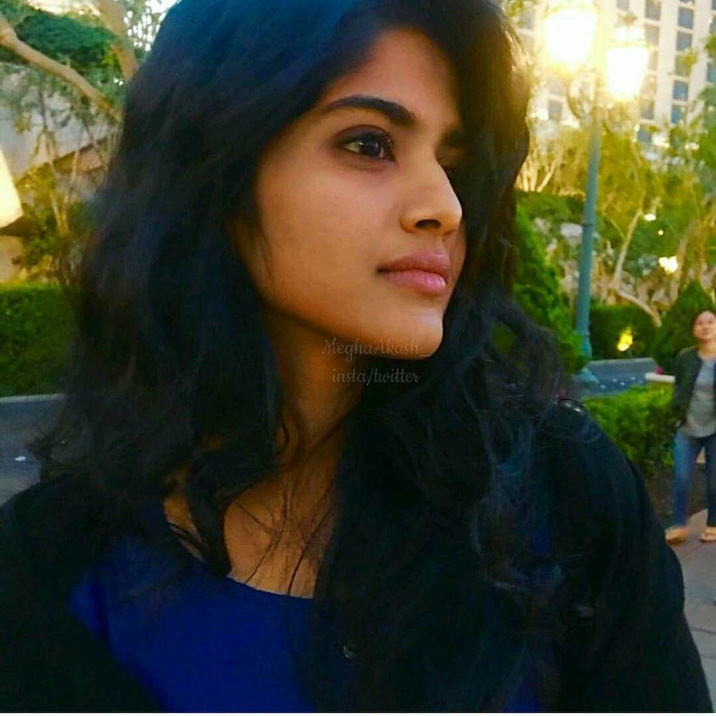 Megha Akash Latest HD Photo 30 Akash Enai Noki