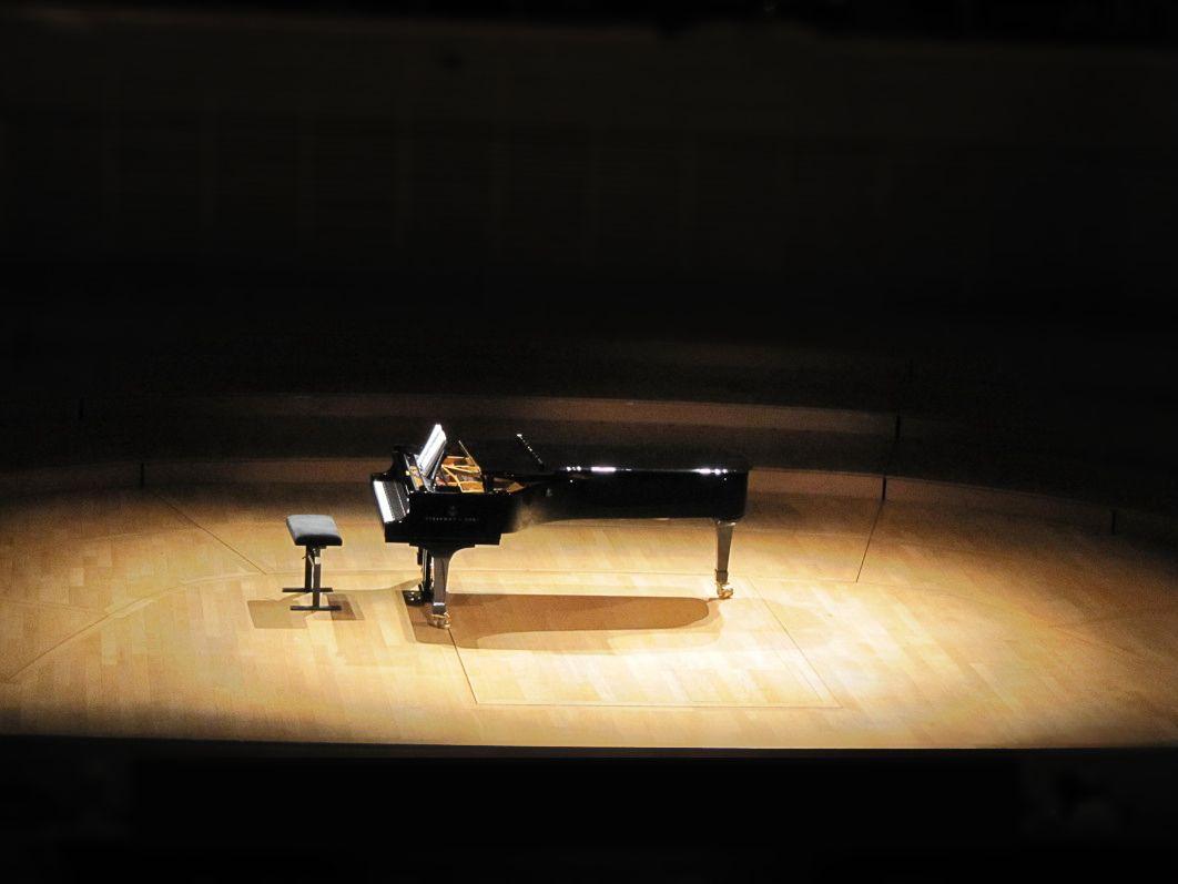 spotlight. Concert hall, Concert, Piano