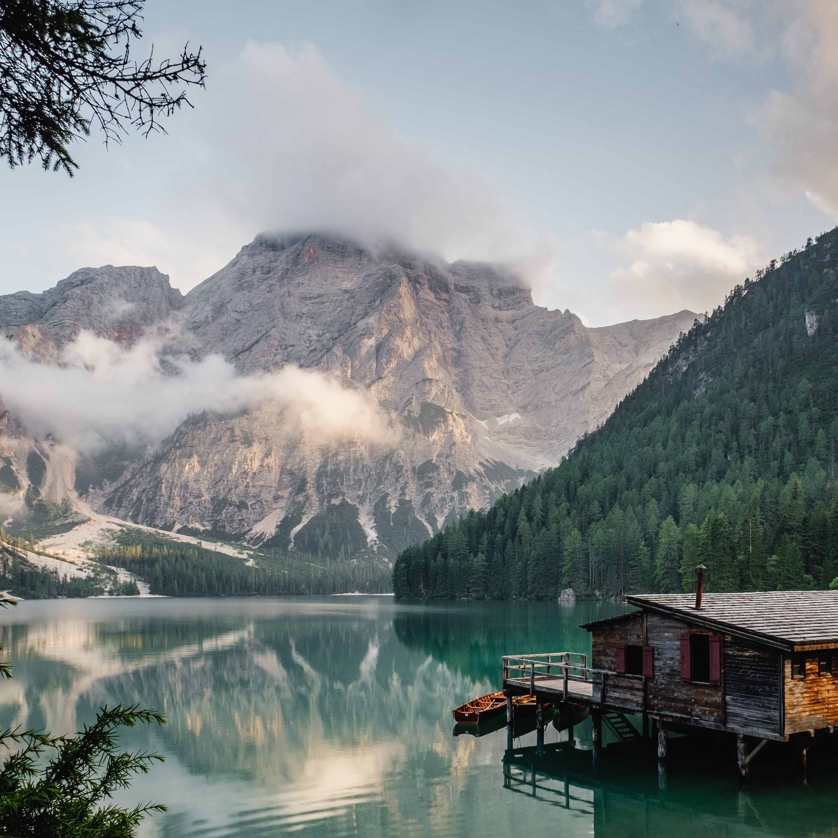 Wallpaper Weekends: The Serenity of a Mountain Lake for Mac