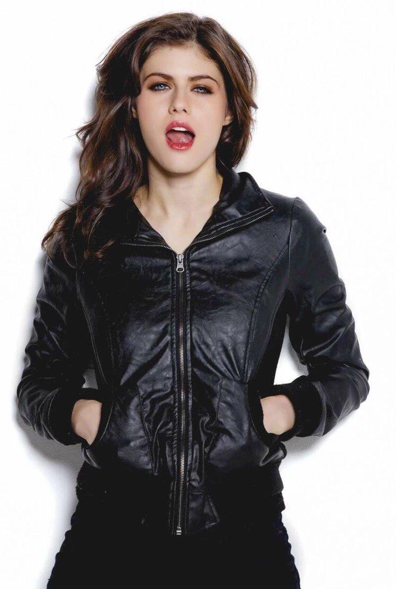 Alexandra Daddario Wallpaper Phone, HD Wallpaper