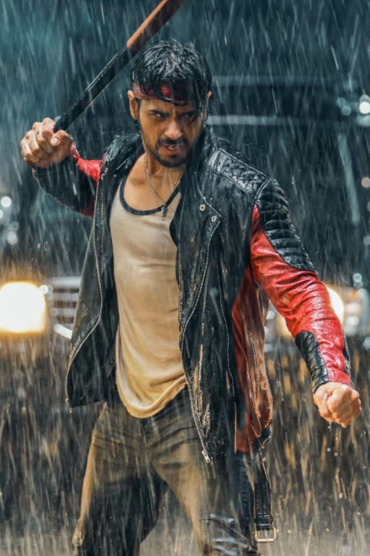 Here's a glimpse of Sidharth Malhotra from upcoming film #marjaavaan. Raghu, you looks intense