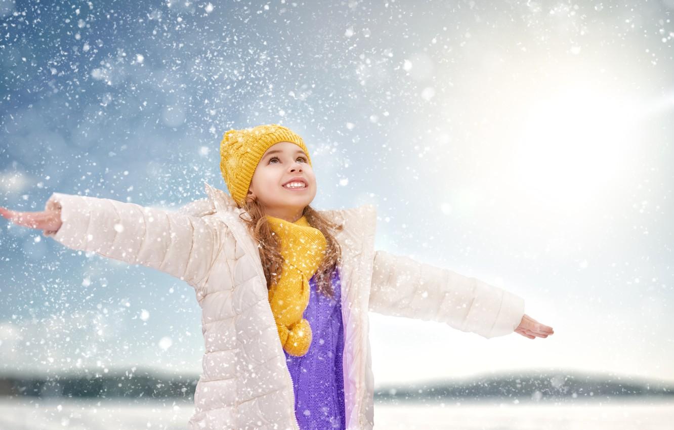 Wallpaper winter, light, snow, joy, hat, child, hands, scarf