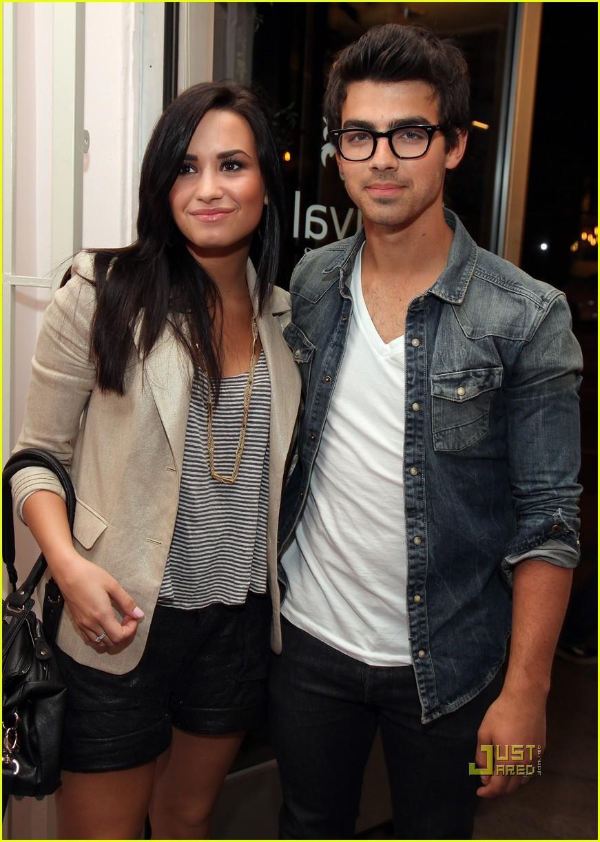 Joe Jonas And Demi Lovato Photoshoot