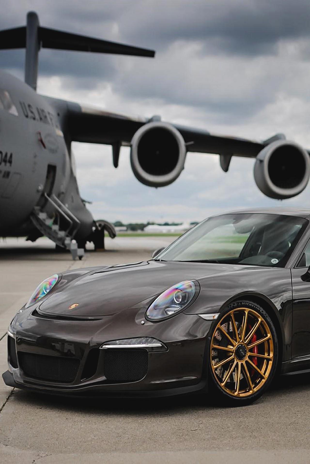 Need some phone Porsche GT3 RS wallpaper please, thank you !