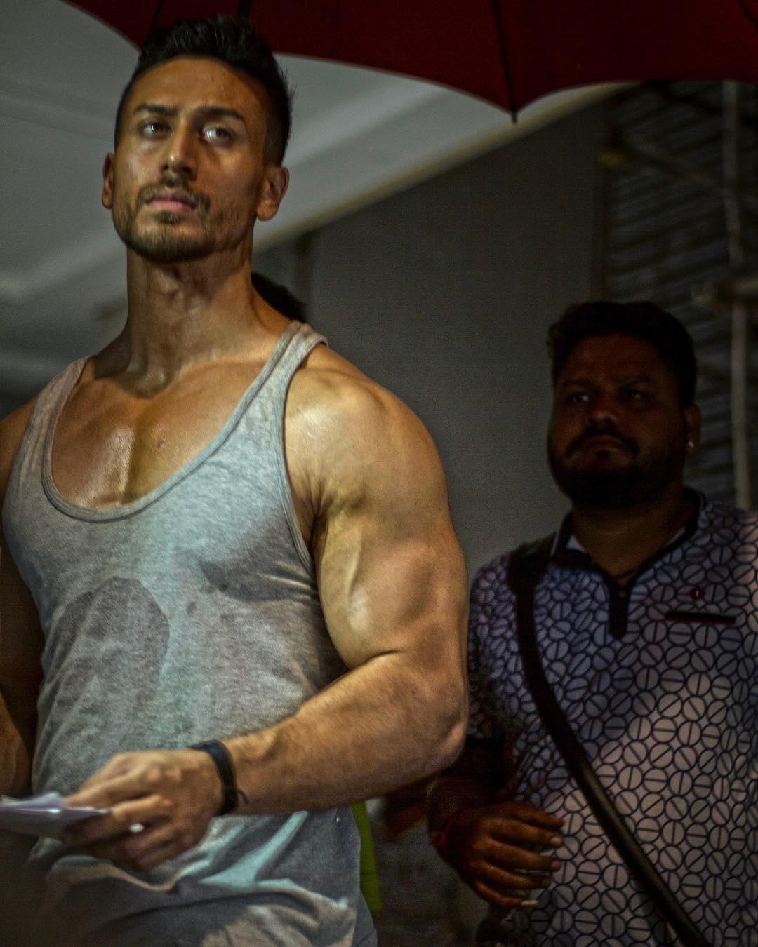 The Secrets Behind The Six Pack Abs And Flexible Body Of Tiger 'Heropanti' Shroff Revealed