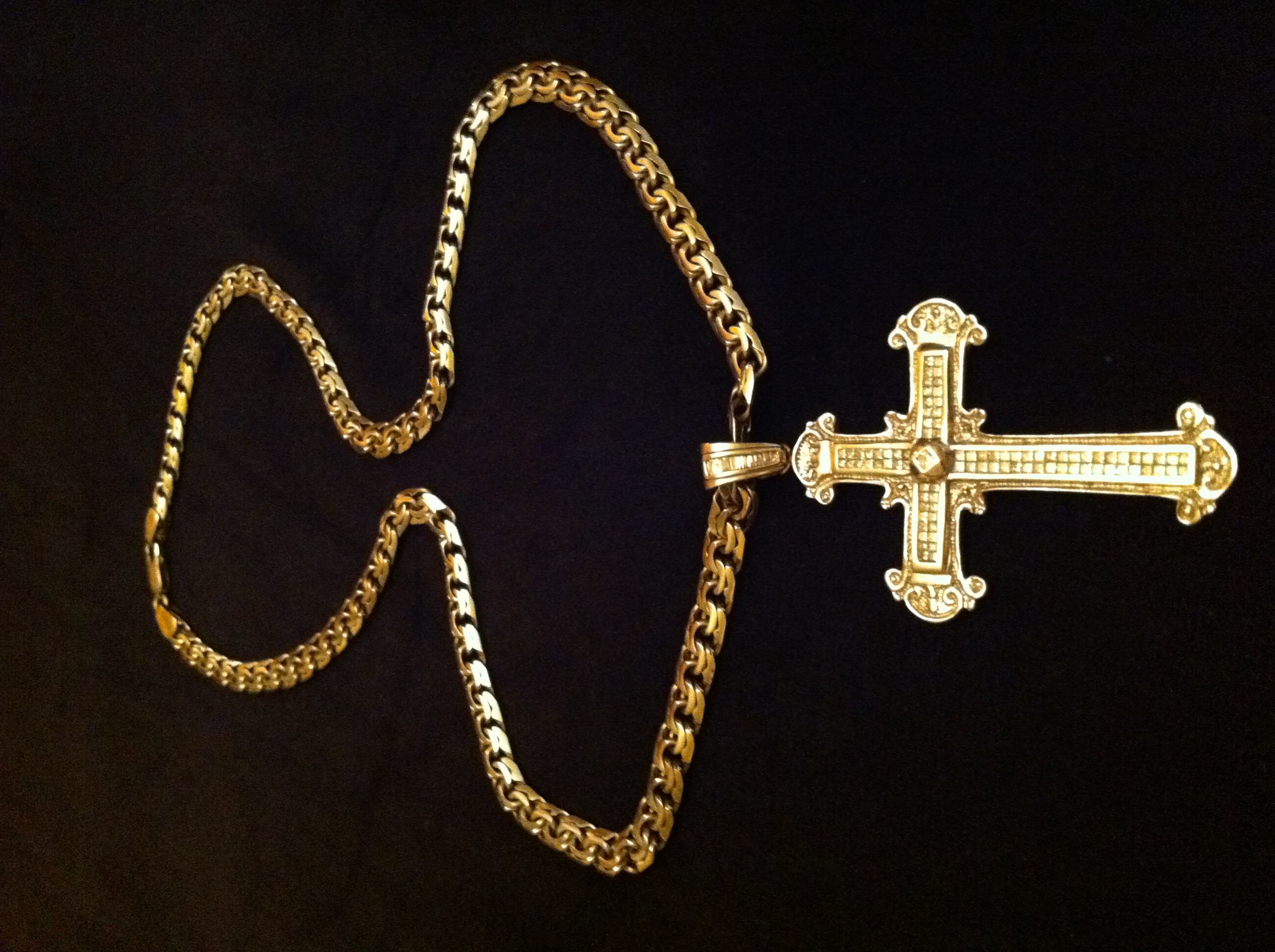Mens Gold Cross Necklace And Chain Wallpaper Free