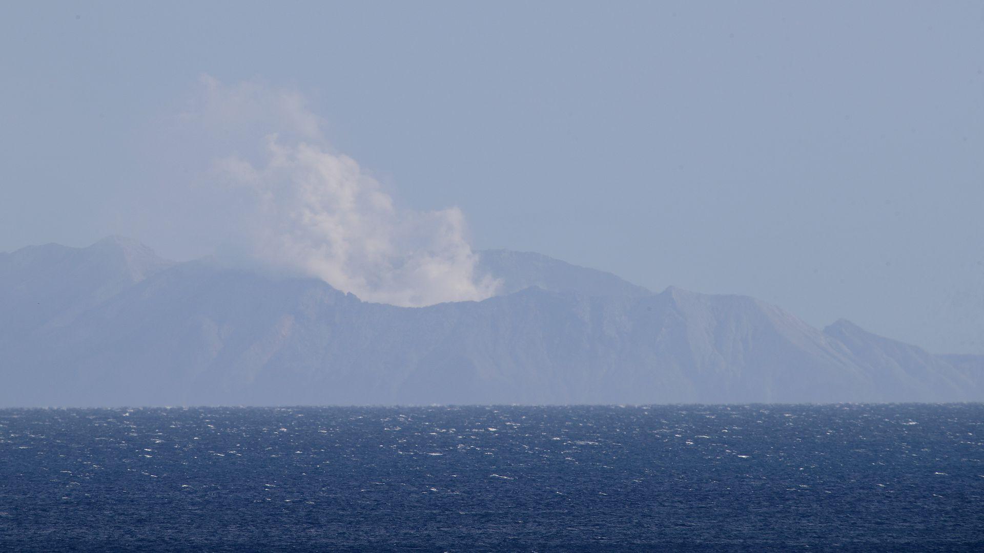 New Zealand volcano eruption: 5 dead, 8 missing