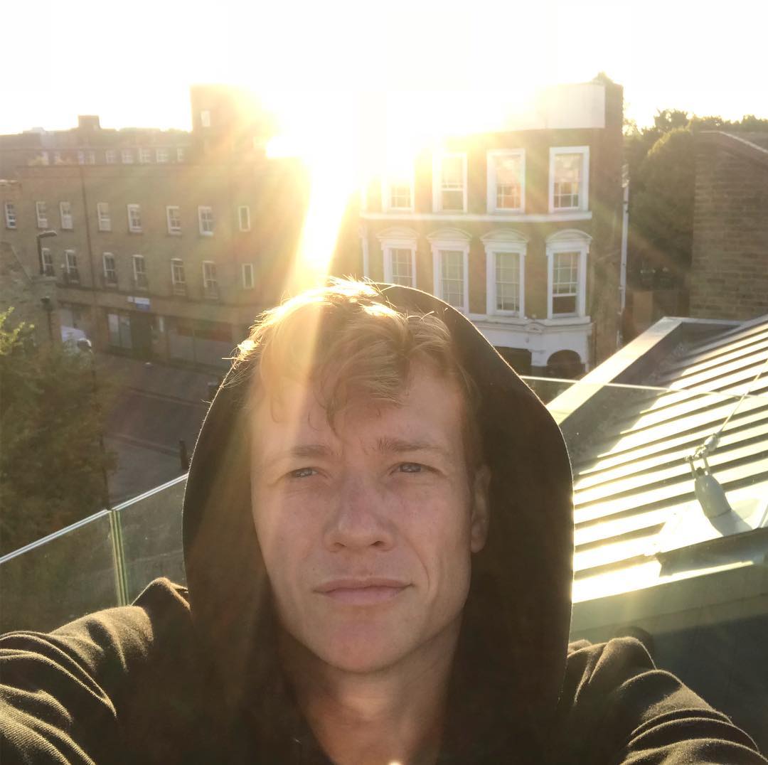 New* Pic of Ed Speleers