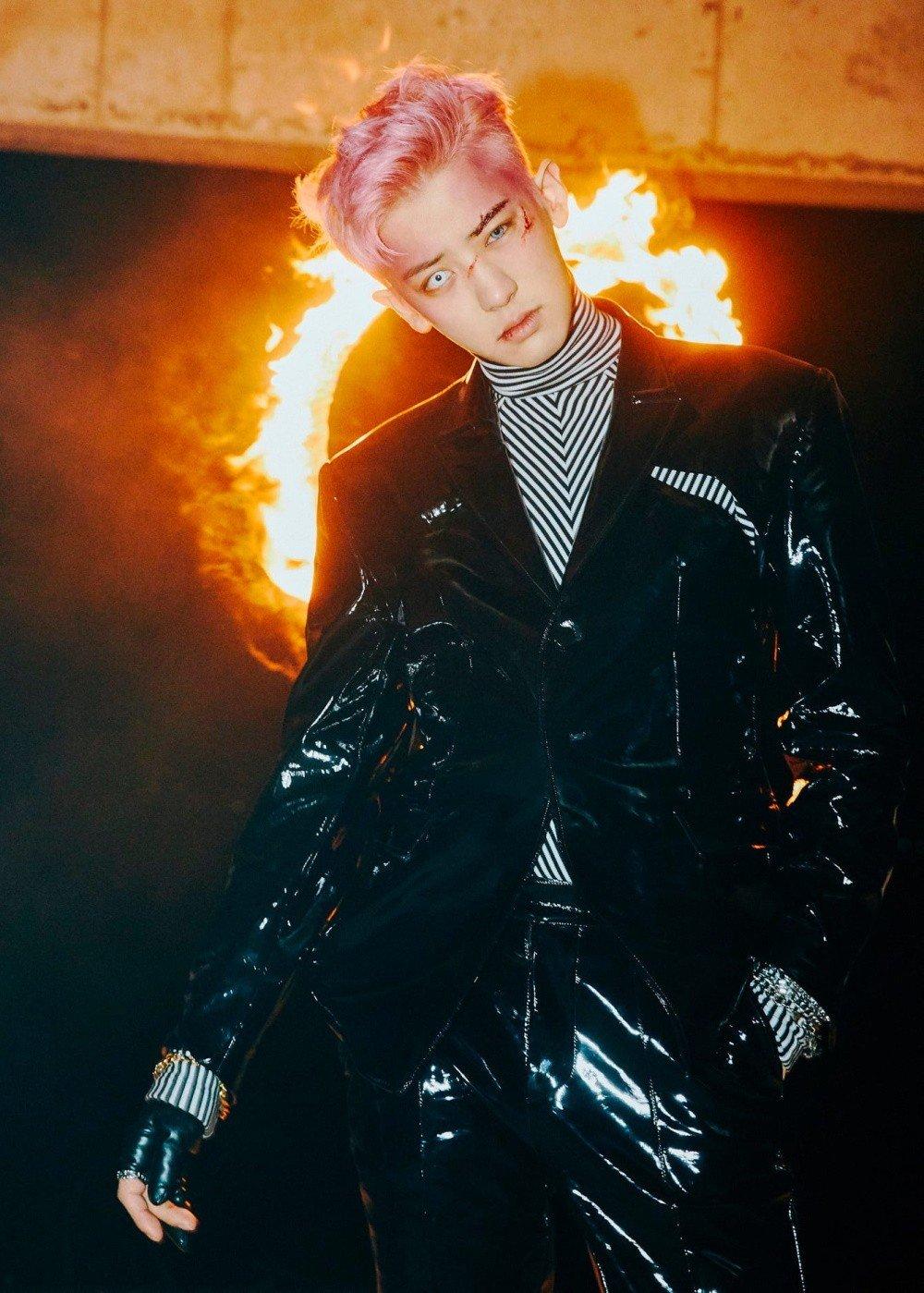 EXO's Chanyeol faces himself in 'Obsession' teaser image