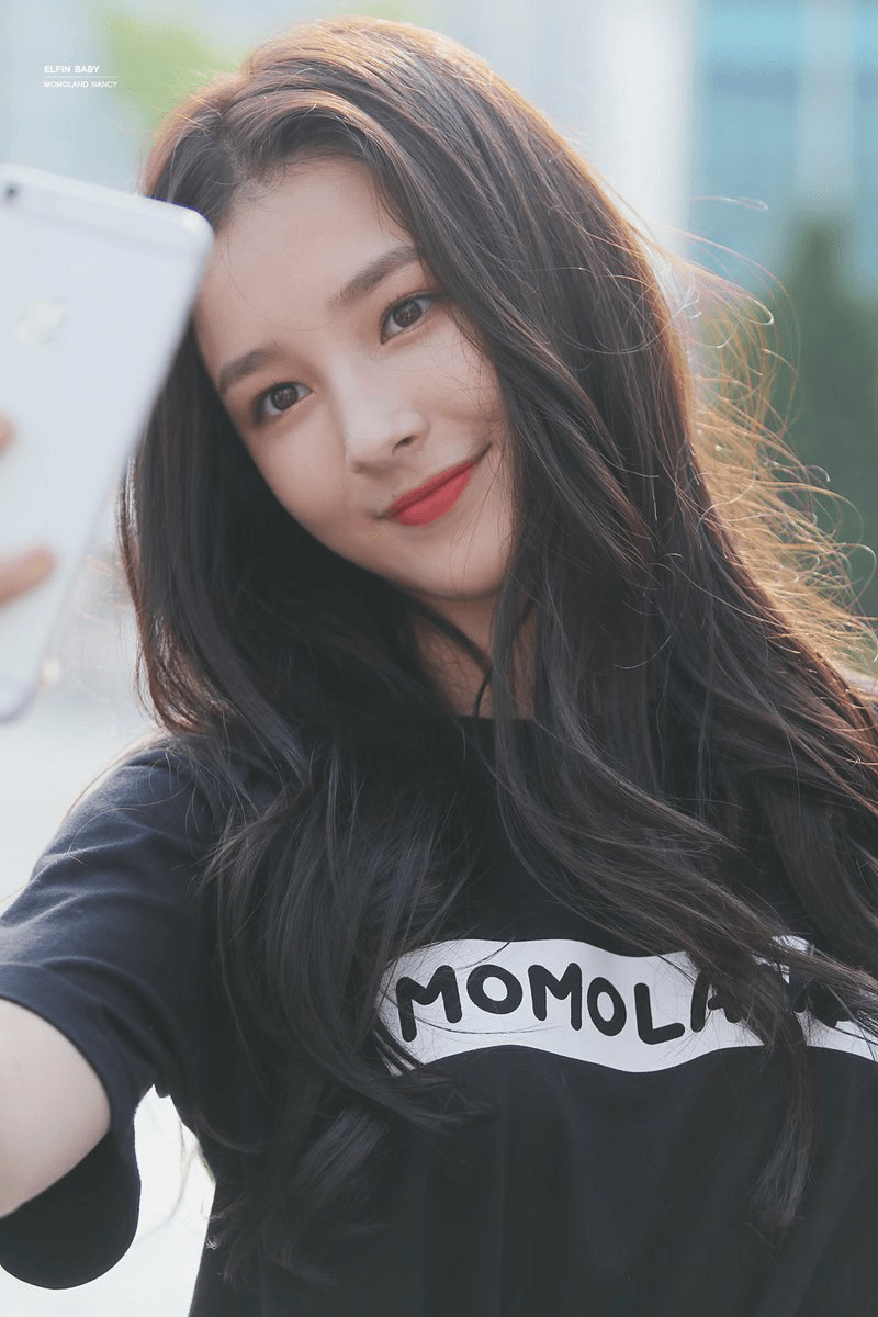 MOMOLAND. .Nancy