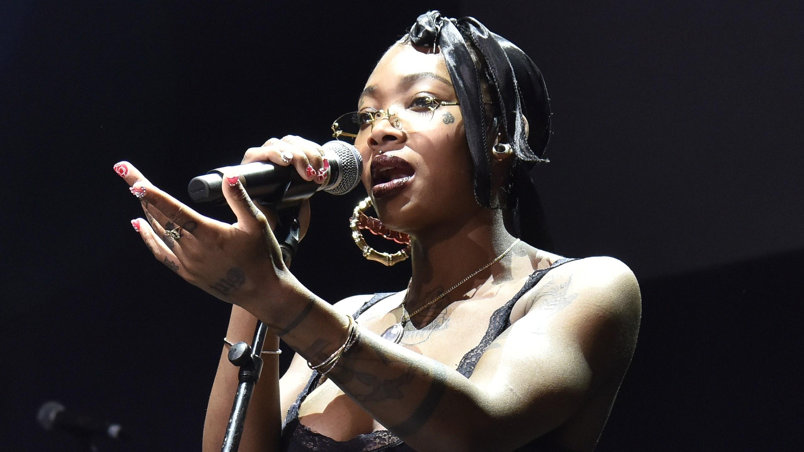 The Summer Walker Tour Saga, Explained