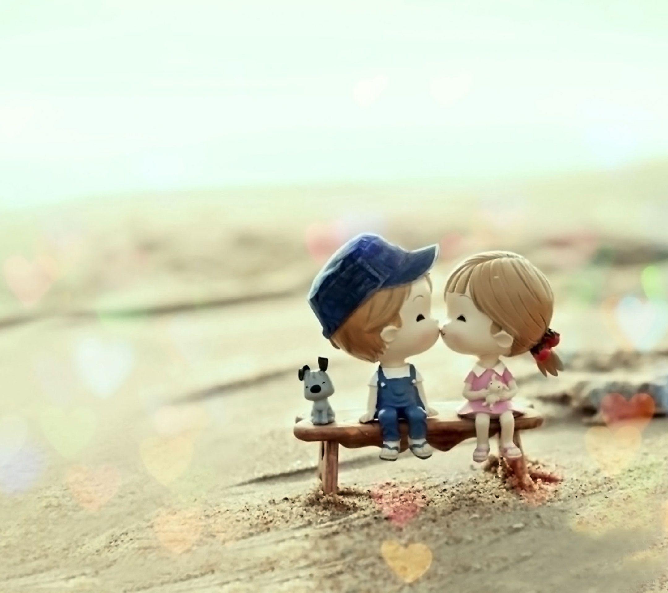 Doll Couple Kissing 