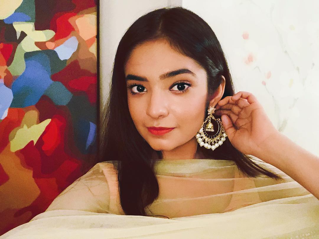 Anushka Sen New Stylish Photo And Video Shoot, HD