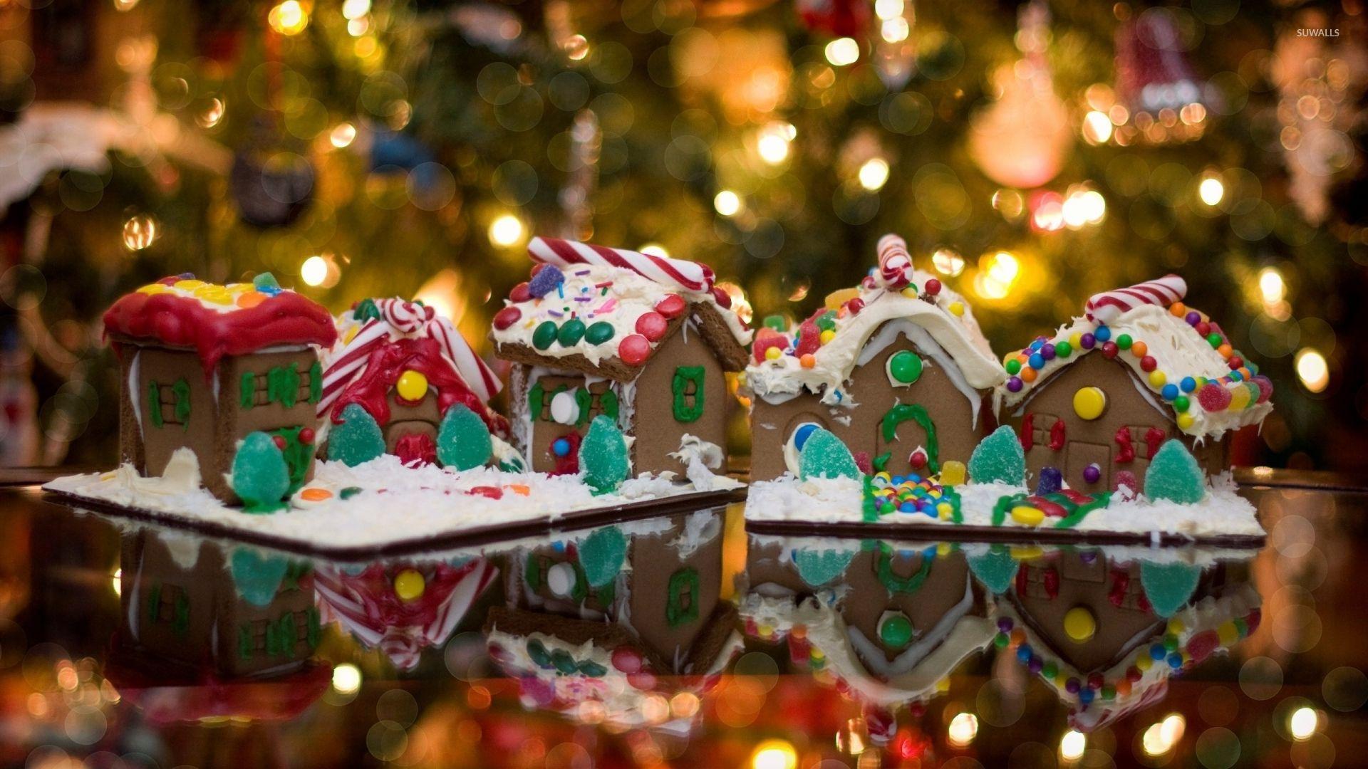 Gingerbread houses in front of the Christmas tree wallpaper