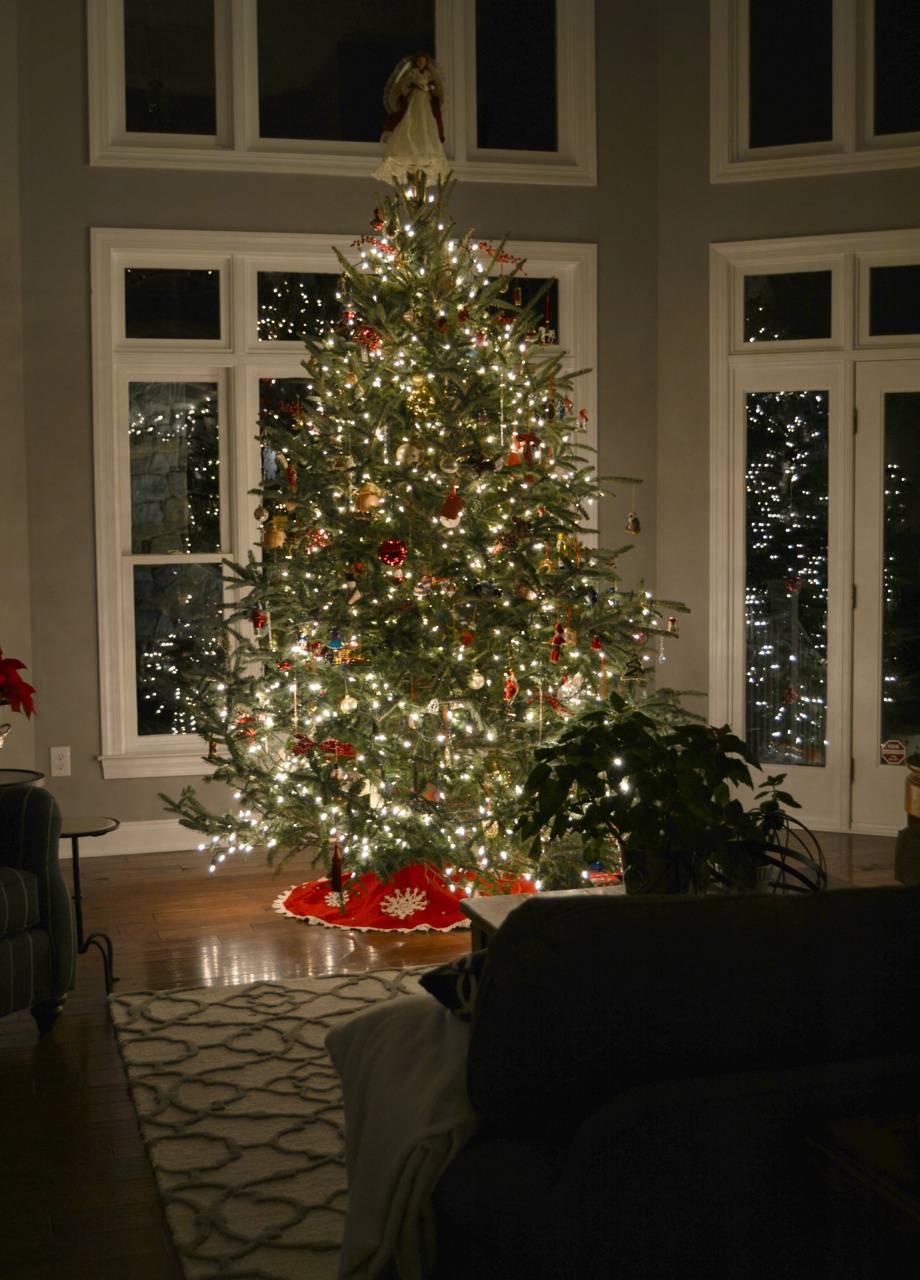 Christmas tree 2020 wallpaper