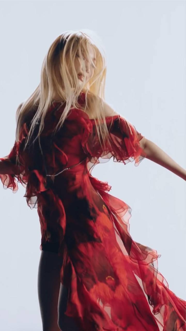 Snapping Chungha wallpaper