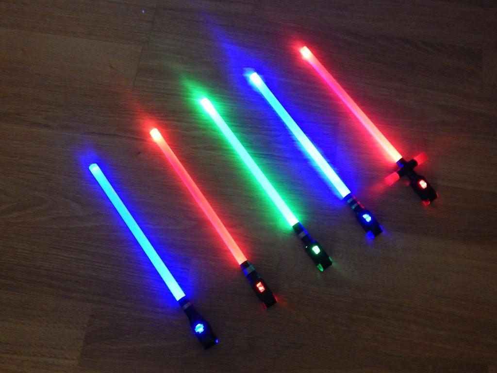 Milkshake Straw Lightsabers: 4 Steps (with Picture)