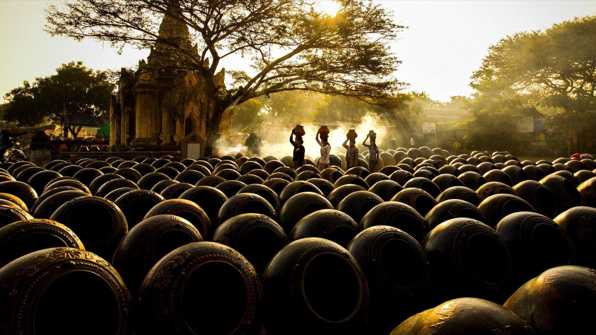 People vase temple indonesia wallpaperx1080