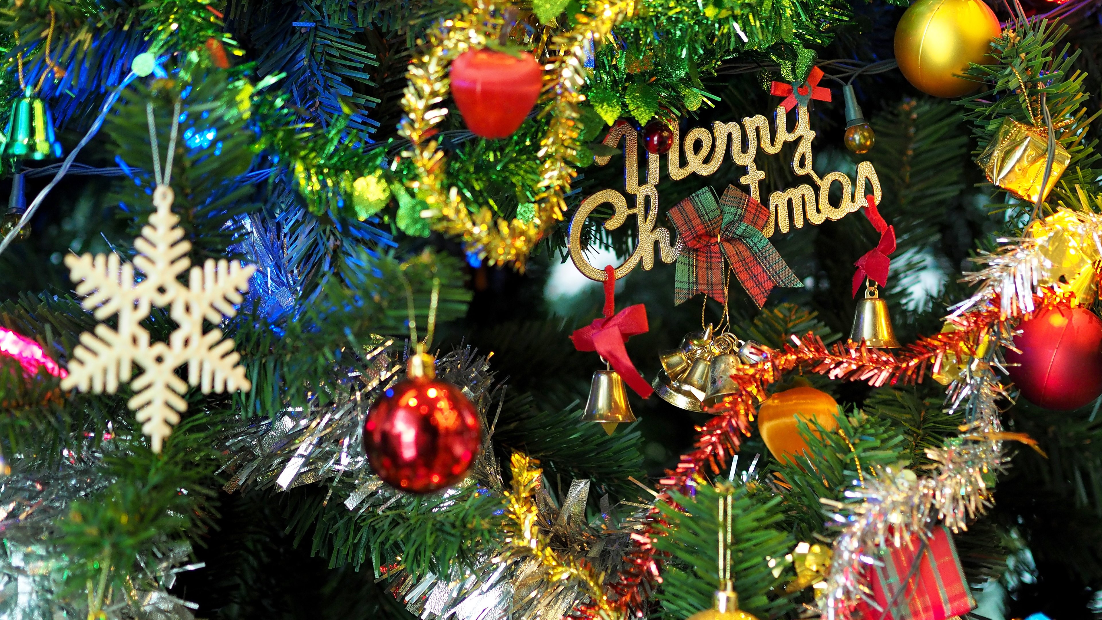 4K Papers Christmas with decorations wallpaper