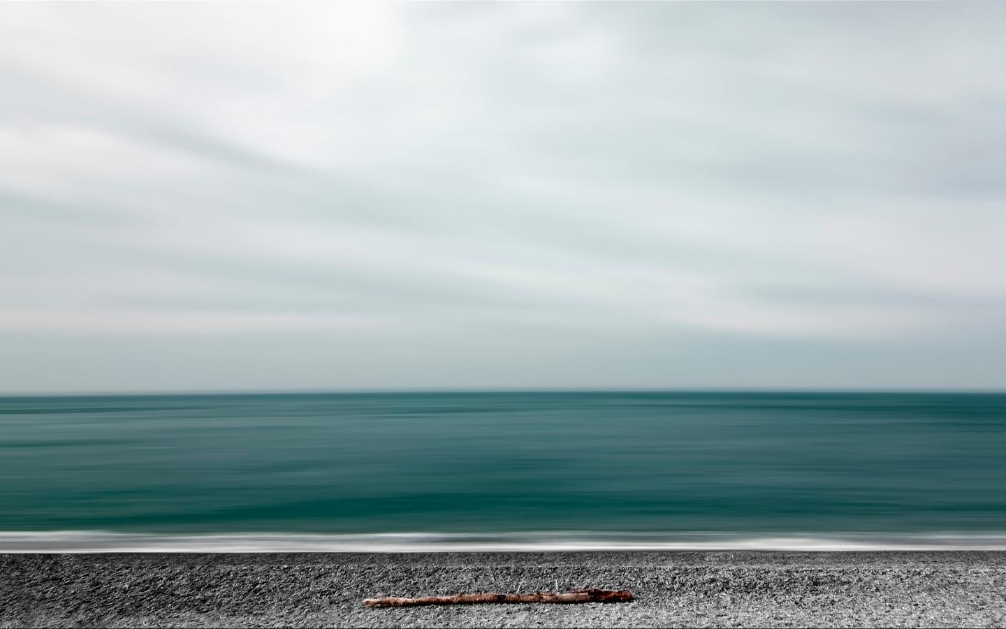 Download wallpaper 1440x900 sea, shore, minimalism