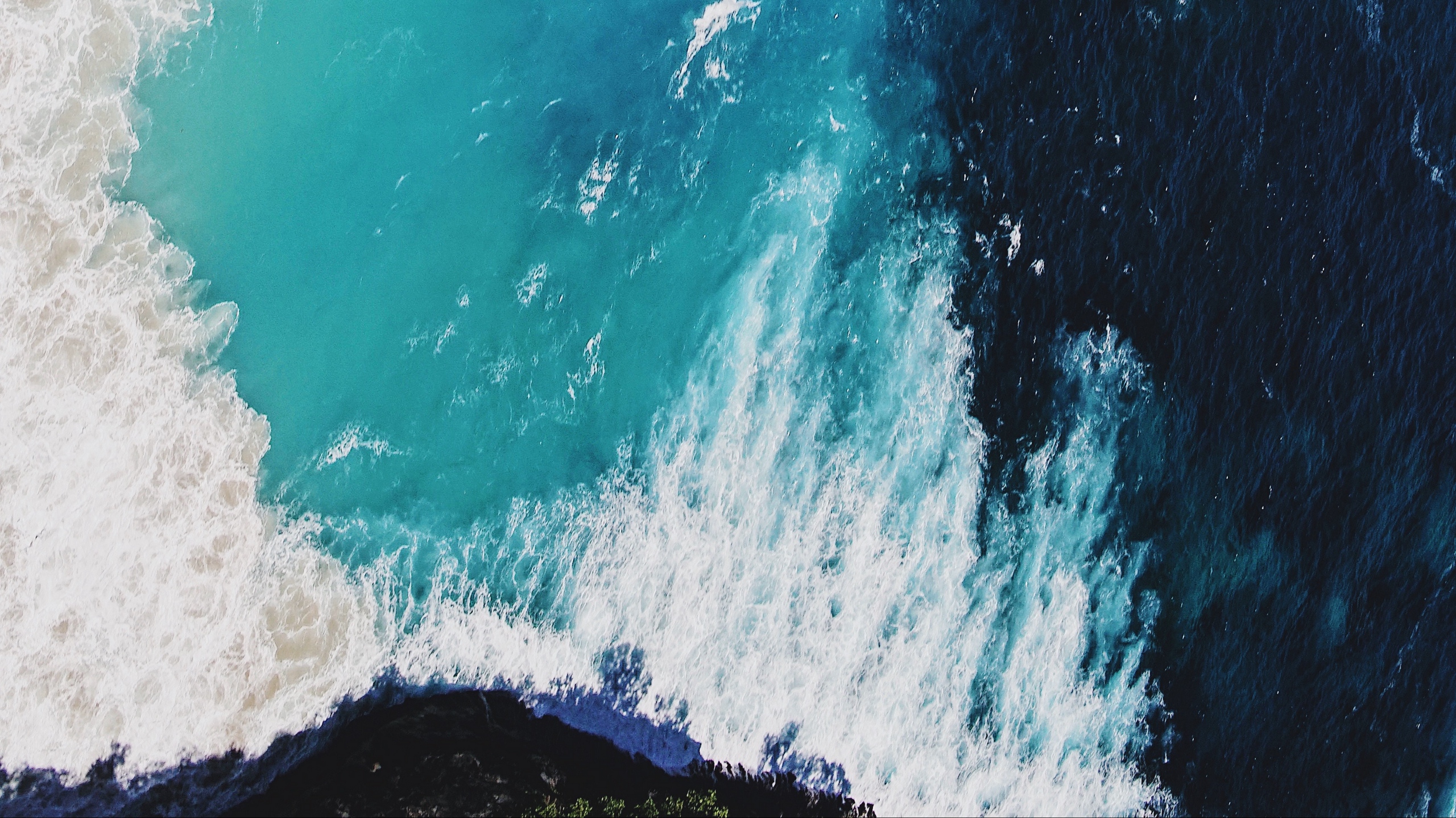 Download wallpaper 2560x1440 ocean, waves, aerial view, surf