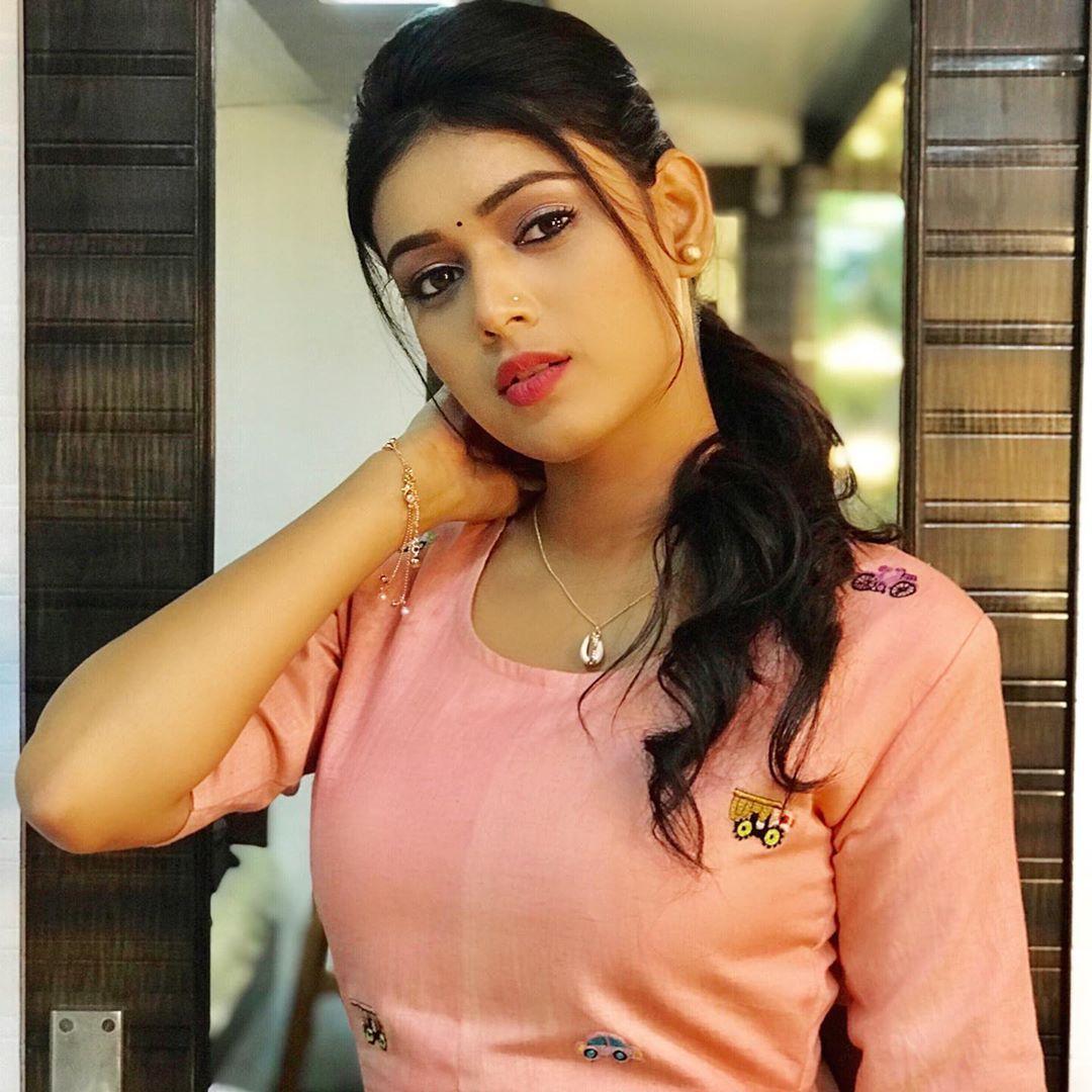 Actress Solanki Roy HD Photos and Wallpapers May 2023 - Gethu Cinema