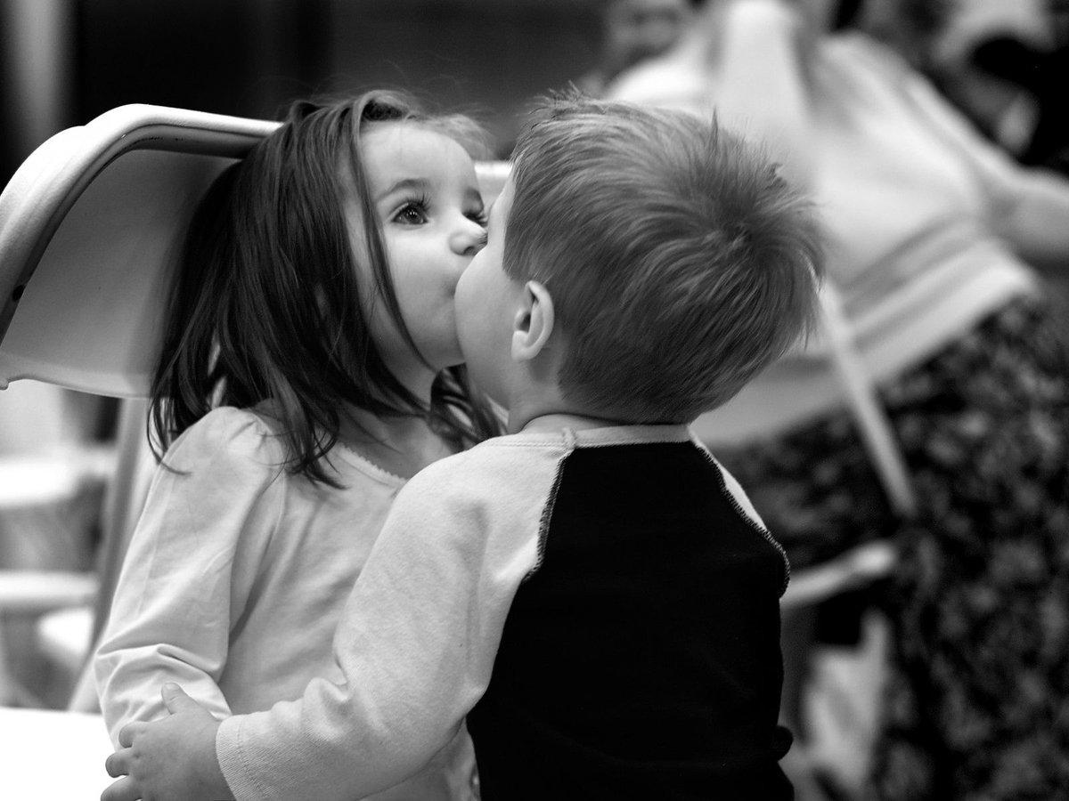 Best Wallpaper - #Cute #Kids #Kissing #Monochrome