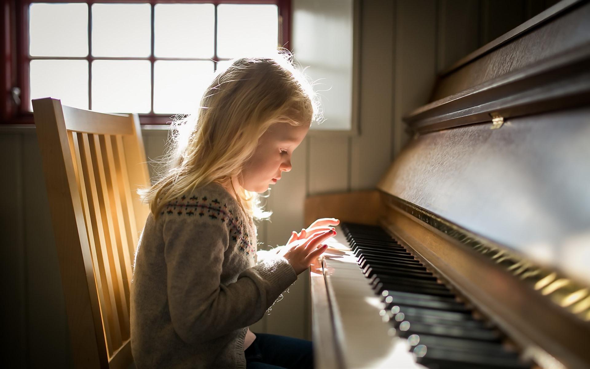 Wallpaper Little girl play piano 1920x1200 HD Picture, Image
