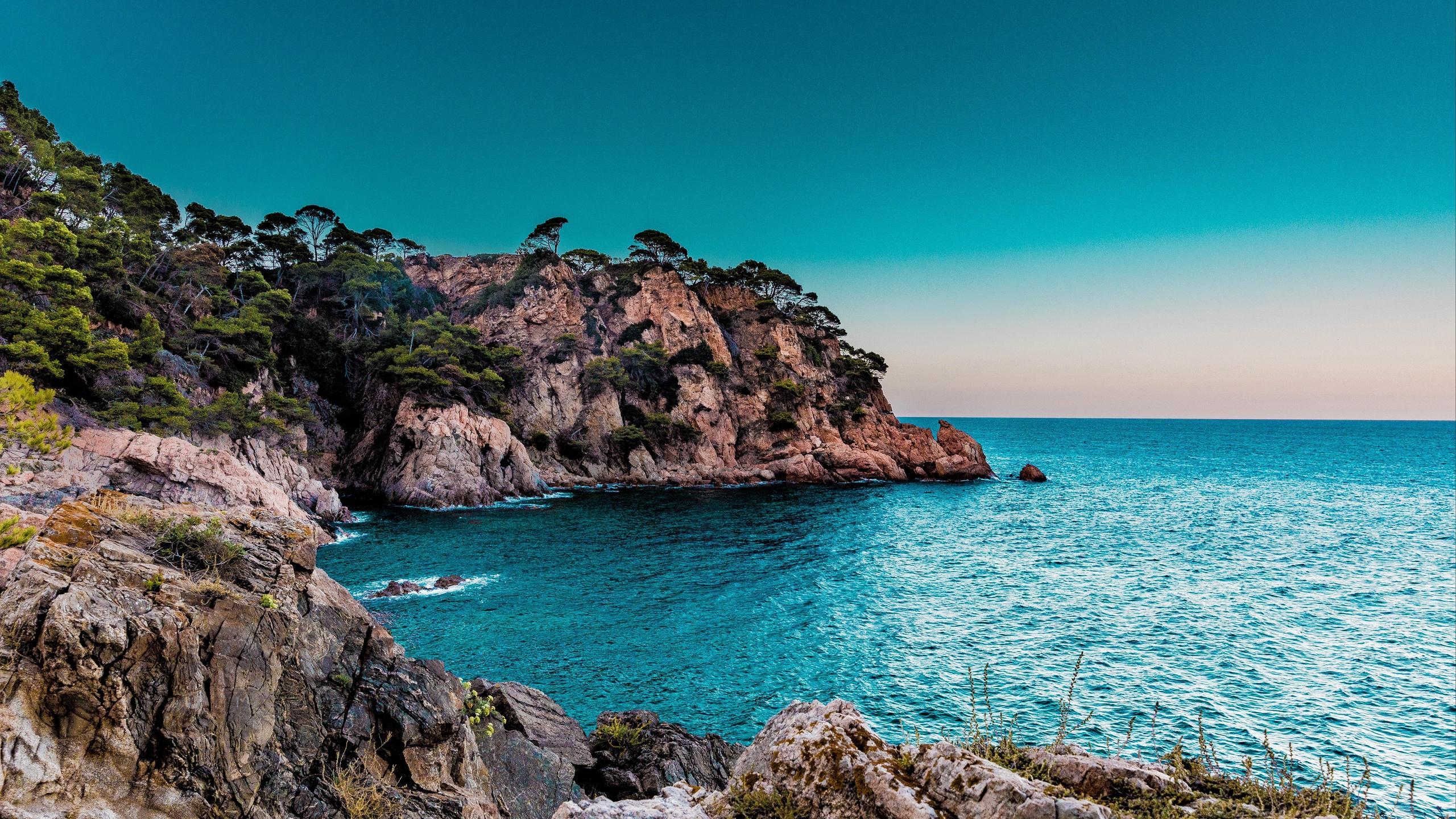 Download wallpaper 2560x1440 cliffs, sea, shore widescreen