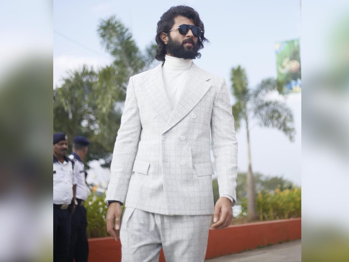 Vijay Deverakonda to involve in distribution of World Famous