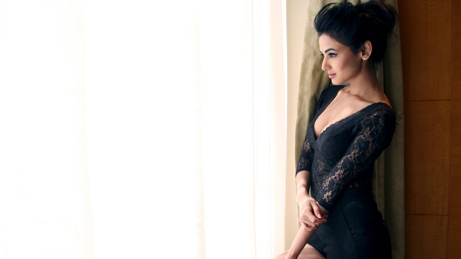 Sonal Chauhan Latest Stunning HD Wallpaper Wallpaper, HD