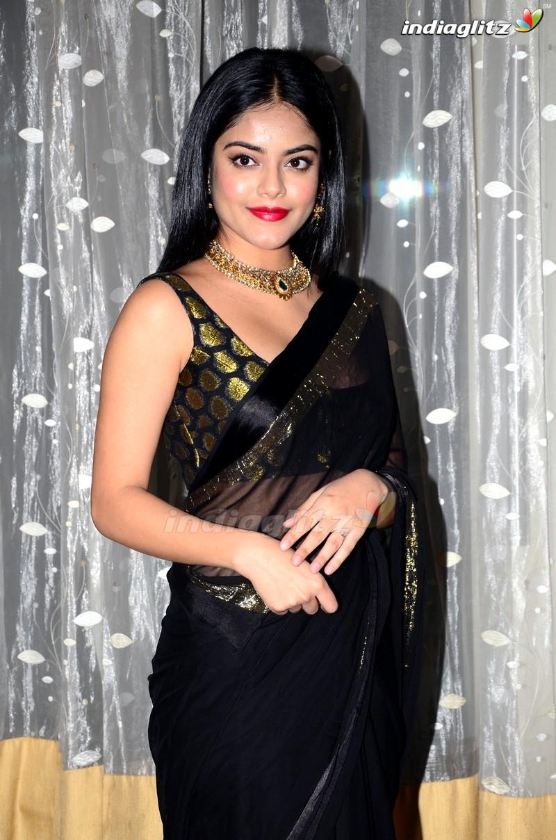 Riddhi Kumar Photo Actress photo, image, gallery