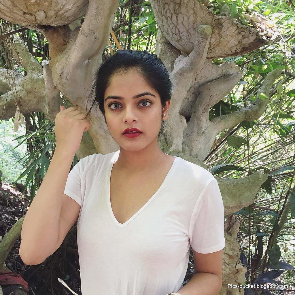 Actress riddhi kumar photo
