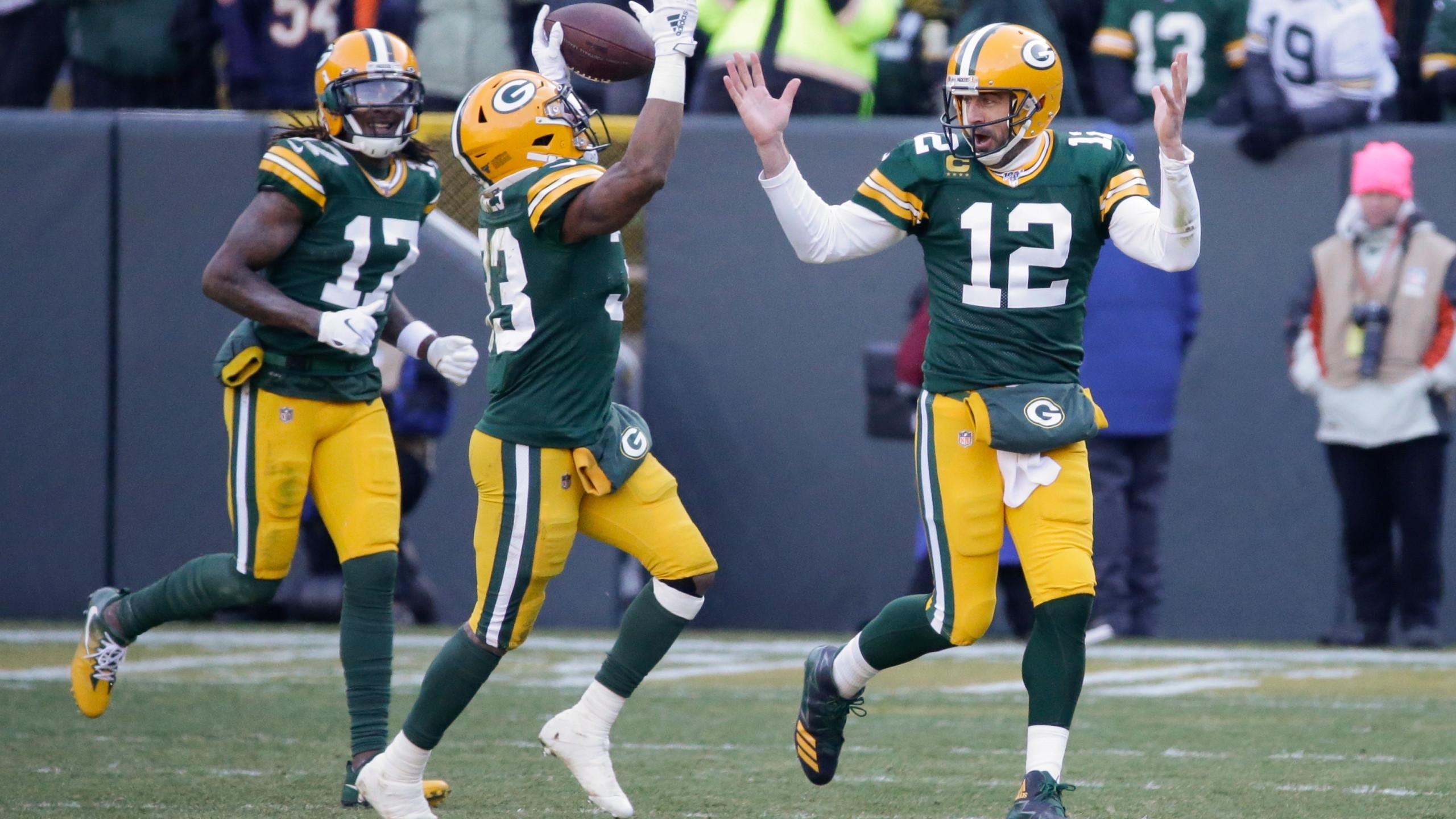 Packers playoff bound, beat Bears in rivals' 200th game