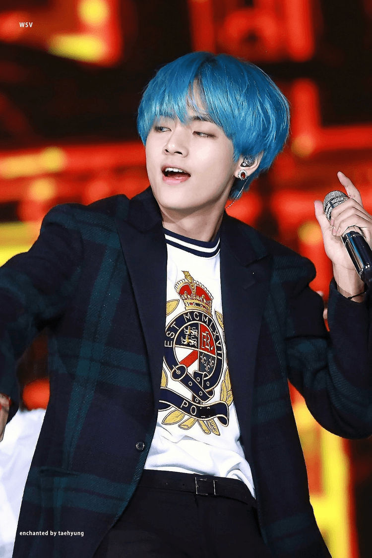 Taehyung/ V(blue haired)