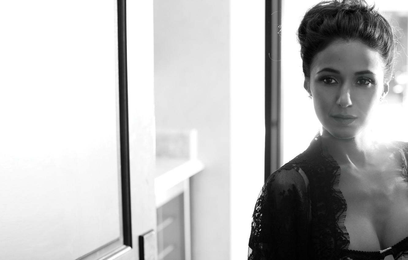 Wallpaper Look, Black and white, Emmanuelle, Chriqui image